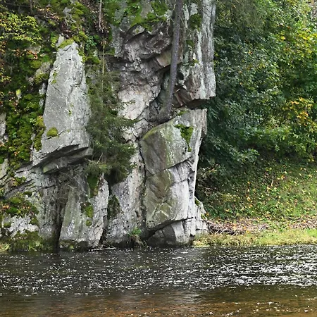 ヴィラ Roubenka Vír
